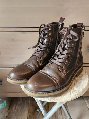 Kenneth Cole Captain Boots with a cap toe men's 9.5